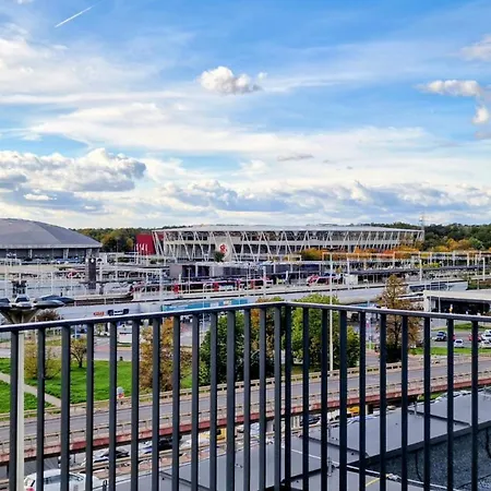 Luxury In 16 Atlas Arena&tobaco&free Parking Апартаменты *